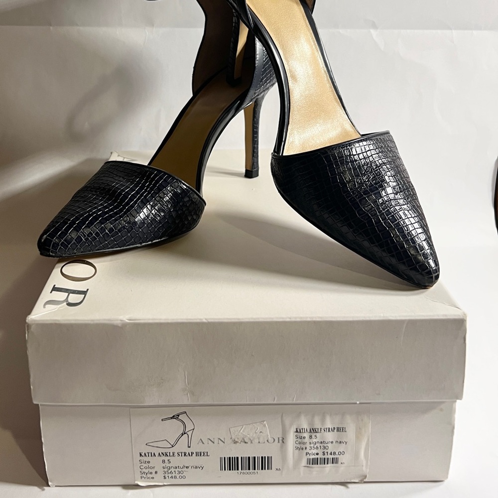 Ann Taylor navy high heels, 8 1/2  8.5 great condition